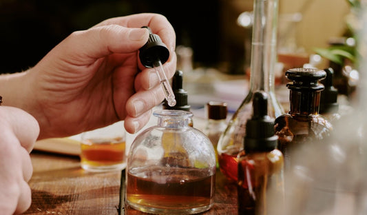 Kopfnote, Herznote, Basisnote: Der Aufbau eines Parfums - Kazaar