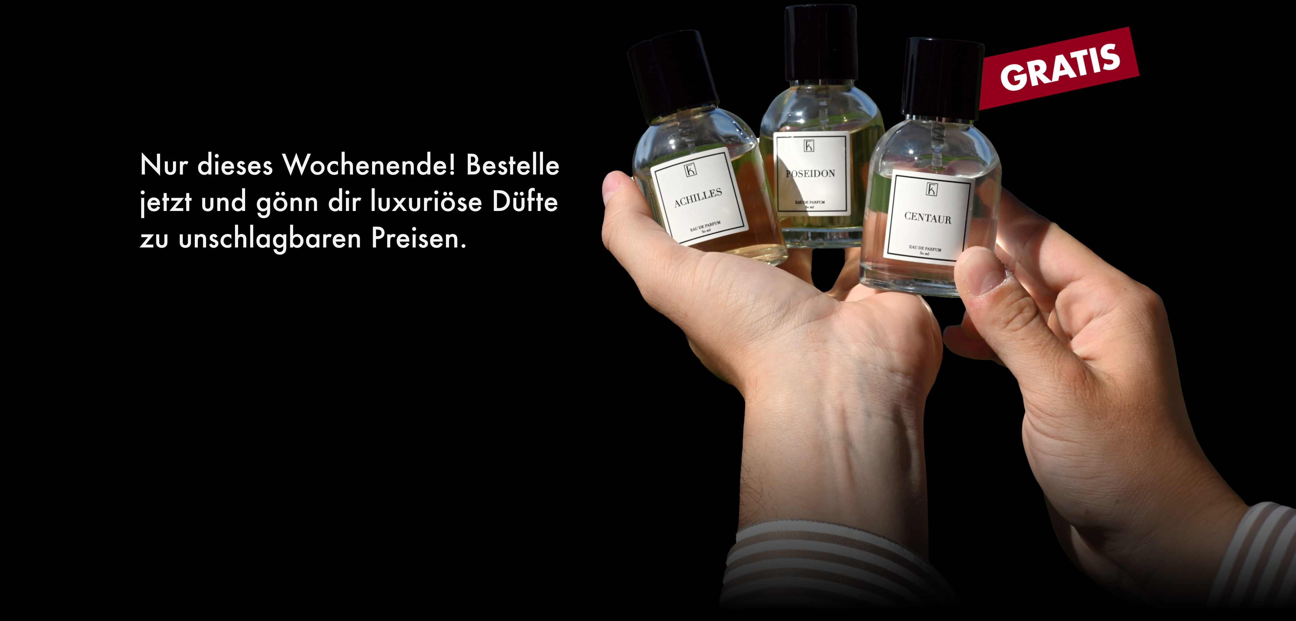 Auf dem Bild sind drei Parfumflaschen mit den Namen ACHILLES, POSEIDON und CENTAUR zu sehen, die von Händen gehalten werden. Die Flaschen haben schwarze Verschlüsse und eckige weiße Etiketten. Im rechten oberen Bereich befindet sich ein rot hinterlegter Schriftzug mit dem Wort „GRATIS“. Links ist ein Werbetext auf Deutsch zu erkennen, der besondere Angebote für luxuriöse Düfte anpreist. Der Hintergrund ist komplett schwarz, wodurch die Produkte und Hände hervorgehoben werden.